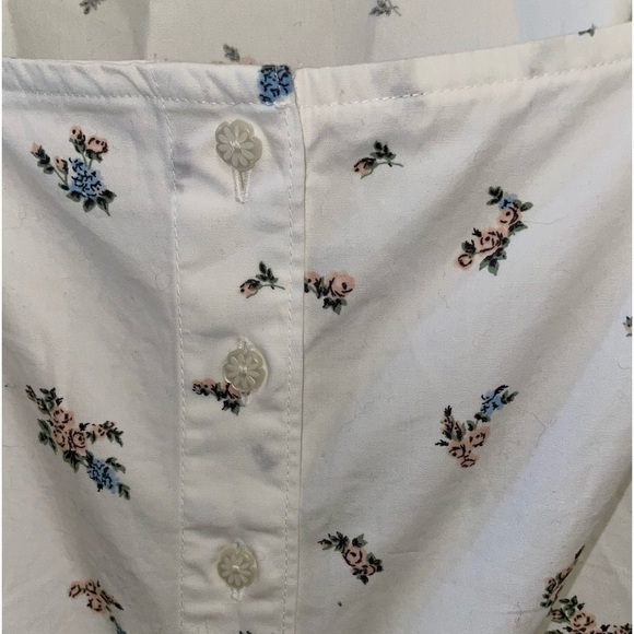 🖤 Levis floral crop Button up​​​​ 🖤​ - Picture 3 of 4